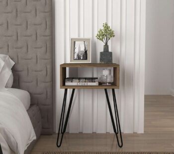 TRAUMA - Štýlový príručný stolík pre vašu obývaciu izbuPredstavujeme vám TRAUMA - elegantný a praktický príručný stolík, ktorý je ideálnym doplnkom pre vašu obývaciu izbu. Tento stolík kombinuje kvalitný LTD materiál a kov, čo mu dodáva moderný a sofistikovaný vzhľad.Typ tovaru: Príručný stolíkMateriál: LTD a kovRozmer: 45 x 63.1 x 35 cmFarba: OrechVybavenie: Odkladacie policeTvar: ObdĺžnikovýHrúbka materiálu: 18 mmDodatočné informácie: Dodávame v demonteStolík TRAUMA vyniká svojim orechovým dizajnom a obdĺžnikovým tvarom, ktorý je nielen praktický, ale aj esteticky atraktívny. Vďaka odkladacej polici poskytuje dostatok úložného priestoru pre vaše knihy, časopisy alebo dekorácie. Kombinácia LTD materiálu s hrúbkou 18 mm a kovu zaisťuje pevnosť a dlhú životnosť tohto stolíka.Objednajte si príručný stolík TRAUMA ešte dnes a obohaťte svoju obývačku o štýlový a funkčný nábytok. Dodávame v demonte, čo umožňuje jednoduchú prepravu a jednoduchú montáž.