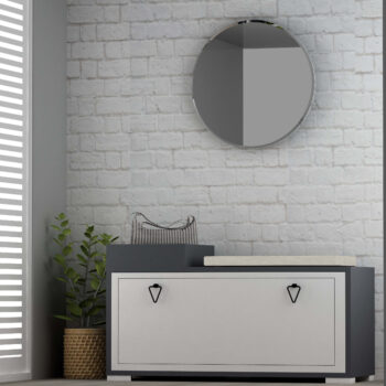 Botník TRIPOLIS - Štýlové a praktické riešenie pre vašu predsieňBotník TRIPOLIS je ideálnou voľbou pre každú modernú predsieň. Spája elegantný design s praktickými funkciami, vďaka ktorým sa stane nepostrádateľnou súčasťou vášho domova. Jeho kompaktné rozmery 49.8 x 90 x 35 cm zaisťujú, že sa zmestí aj do menších priestorov, pričom poskytuje dostatok úložného miesta pre vašu obuv.Botník TRIPOLIS je vyrobený z kombinácie kvalitného LTD materiálu a látky, čo zaisťuje nielen pevnosť, ale aj pohodlie vďaka vankúšiku na sedenie. Sedák nie je namontovaný na nábytku. Elegantné kovové úchytky a výklopné priehradky prispievajú k jeho modernému vzhľadu a funkčnosti. Dodávame ho v demonte s plastovými nožičkami pre jednoduchú manipuláciu a montáž.Hlavné vlastnosti botníku TRIPOLIS:Typ tovaru: BotníkVhodné do miestnosti: PredsieňMateriál: LTD a látkaRozmer: 49.8 x 90 x 35 cmFarba: Antracit + bielaVybavenie: Výklopné priehradky s vankúšikomPočet dvierok: 1Úchytky: KovHrúbka materiálu: 18 mmDodatočné informácie: Dodávame v demonte, plastové nožičkyVyberte si botník TRIPOLIS a získajte nielen praktické úložné riešenie, ale aj štýlový doplnok pre vašu predsieň. Objednajte ešte dnes a udržujte svoju obuv vždy v poriadku a na dosah ruky!