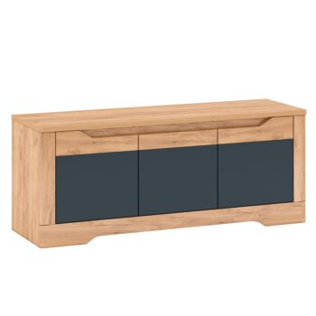 TV stolík FIDEL J je jedným z moderných komponentov sektorového nábytku FIDEL. Rozmery TV stolíka sú (ŠxHxV): 135,2x42x54,5 cm. Hrúbka materiálu korpusu je 16 mm, hrúbka materiálu vrchnej dosky je 22 mm. Originálny dizajn stolíka si zamilujete a poteší Vás aj bohatý úložný priestor ukrytý v troch…