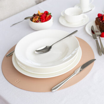 Univerzálny tanier na cestoviny z línie Premium Platinum Line je kompromisom moderných i osvedčených tvarov. Tento porcelán je klasickou voľbou a osloví každú generáciu.