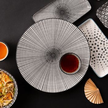 Patríte medzi fanúšikov ázijskej kuchyne? Na tanieri z kolekcie Elements Asia Fire môžete servírovať napríklad thajský Pad Thai alebo čínske Kung Pao. Dizajn taniera dodá vášmu stolovaniu atmosféru ďalekého východu, vďaka čomu povýšite váš zážitok.