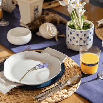 Plytký tanier z línie Hotel Inn Chic je charakteristický tvarom pripomínajúcim oblak. Tento dizajn vdýchne interiéru moderného ducha a spríjemní tak zážitky pri stole. Okrem toho vám umožní tvoriť dokonalý plating pri servírovaní jedál z mäsa, zeleniny alebo rýb.