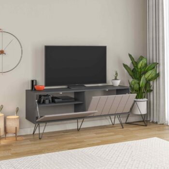 KYOKU TV Stolík: Zmysel pre dizajn v každom detaile Objavte dokonalosť v dizajne s KYOKU TV stolíkom. Navrhnutý pre moderné obývacie izby, tento stolík kombinuje prvotriedne materiály s precíznym spracovaním pre dokonalý vizuálny zážitok.  Typ tovaru: TV stolík Materiál: Vysoká kvalita melamínu, VT laminátu doplneného lesklými kovovými detailom Rozmer: 57 x 139 x 36 cm Farba : Temný antracit v kombinácii s teplým tónom svetlá mocca Funkcia: Intuitívne push to open systém Vybavenie:< /strong> Výklopné priehradky na jednoduché a pohodlné uskladnenie Tvar: Obdĺžnikový a rovný dizajn zdôrazňuje modernú estetiku Hrúbka materiálu: Robustných 18mm garantujúcich odolnosť a stabilitu  Obohaťte svoju obývaciu izbu o KYOKU TV stolík, kde funkčnosť stretáva dokonalý dizajn.