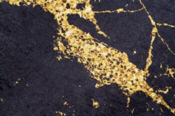 Tmavý moderný koberec s mramorovým vzorom Šírka: 80 cm | Dĺžka: 200 cm