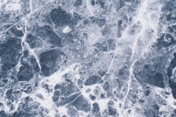 Tmavý trendový koberec s abstraktným vzorom Šírka: 120 cm | Dĺžka: 170 cm