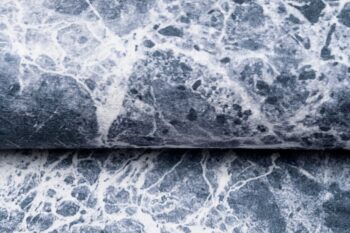 Tmavý trendový koberec s abstraktným vzorom Šírka: 160 cm | Dĺžka: 230 cm