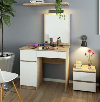 Toaletný stolík PAVEL500L: Elegancia v kombinácii duba Sonoma a bielej Predstavujeme vám PAVEL500L, toaletný stolík, ktorý dokonale spája klasickú eleganciu s moderným dizajnom. S kombináciou farby dub Sonoma a bielej sa stane neprehliadnuteľným klenotom vašej spálne, pričom ponúkne aj praktické riešenie pre vašu každodennú prípravu.  Materiál: LTD – záruka kvality a dlhej životnosti . Rozmery: Optimalizované rozmery 142 x 90 x 50 cm pre dostatok priestoru pre vaše potreby. Farba: Kombinácia duba Sonoma a bielej dodáva stolčeku nezameniteľný vzhľad. Vybavenie: Obsahuje dve zásuvky pre vaše kozmetické potreby, dvierka plné (skrinka) pre väčšie predmety a kvalitné zrkadlo pre dokonalý pohľad. Počet políc: Dve police pre flexibilný úložný priestor.  Ľavé prevedenie. PAVEL500L je toaletný stolík, ktorý nielen splní všetky vaše očakávania z praktického hľadiska, ale zároveň prinesie do vášho interiéru kúsok luxusu. Vaša spálňa si zaslúži to najlepšie!