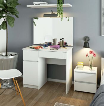 PAVEL900L: Luxusný biely toaletný stolík pre moderné spálne  Vstúpte do sveta elegancie s naším toaletným stolom PAVEL900L. Tento štýlový nábytok v čisto bielej farbe prinesie do vašej spálne nádych modernosti a jednoduchej krásy.   Typ tovaru: Toaletný stolík Vhodné do miestnosti: spálňa Materiál: LTD Rozmer: 142 x 90 x 50 cm Farba: biela Vybavenie: 2 zásuvky, dvierka plné (skrinka) a zrkadlo Počet políc: 2  Ľavé prevedenie.  Stolík PAVEL900L je nielen praktickým riešením na skladovanie vašich kozmetických produktov, ale aj skvostom, ktorý sa stane ozdobou vášho interiéru. Jeho minimalistický dizajn v kombinácii s premysleným usporiadaním zásuviek a políc dodá vášmu každodennému líčeniu nový rozmer.