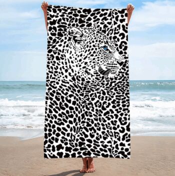 Trendová osuška na pláž – biela s leopardím motívom 100x180 cm