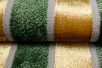 Trendový zelený koberec so zlatým vzorom po okrajoch Šírka: 120 cm | Dĺžka: 170 cm