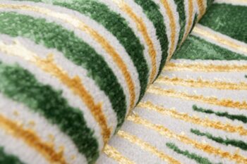 Trendový zelený koberec so zlatými geometrickými vzormi Šírka: 80 cm | Dĺžka: 150 cm