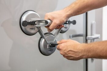 Trojitá prísavka na sklo NEO TOOLS – 150 kg - hliníková