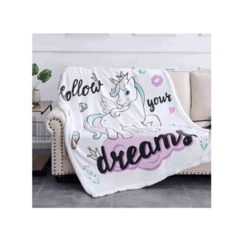 Obojstranná baránková deka Unikorn od značky Kondela je ideálnym doplnkom do každej domácnosti. S rozmermi 127x152 cm je dostatočne veľká na to, aby poskytla pohodlie a teplo pre jednu alebo dve osoby. Je vyrobená z kvalitného polyesteru, ktorý je známy svojou odolnosťou a dlhou životnosťou.…