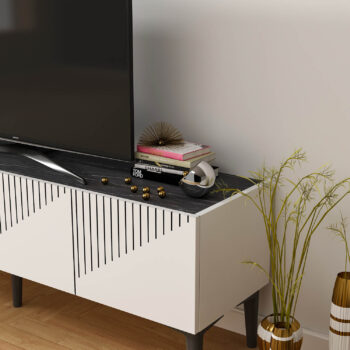 Luxusný TV stolík USER do vašej obývačkyElegantný a praktický TV stolík USER je ideálnou voľbou pre vašu obývaciu izbu. Je vyrobený z kvalitného materiálu LTD s hrúbkou 18 mm, ktorý zaručuje dlhú životnosť a odolnosť. Stolík je navrhnutý v modernom luxusnom štýle, ktorý dodá vášmu interiéru nádych elegancie.Kľúčové vlastnosti:Rozmer: 45 x 154 x 37 cmMateriál: LTDPočet dvierok: 2 plné dvierkaFarba: bielaPlastové nožičkyDodávame v demonteTV stolík USER je navrhnutý tak, aby spĺňal požiadavky na funkčnosť aj estetiku. Dve plné dvierka poskytujú dostatok úložného priestoru pre vaše multimediálne zariadenia či iné potreby. Vďaka plastovým nožičkám je stolík ľahko premiestniteľný a vhodný aj na rôzne typy podláh.Užite si pohodlie a štýl, ktorý TV stolík USER prináša do vášho domova!