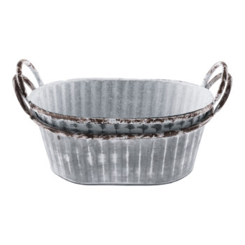 Predstavujeme vám elegantný kovový kvetináč Vagio, ktorý prichádza v praktickom balení dvoch kusov. Tento moderný kvetináč v sivom prevedení je ideálnym doplnkom pre váš interiér aj exteriér, pričom jeho nepravidelný tvar dodáva priestoru jedinečný vzhľad.