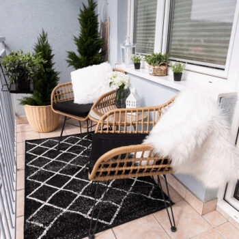 Objavte eleganciu a funkčnosť s záhradným setom z umelého ratanu Valin, ktorý je ideálnym doplnkom pre vašu záhradu či terasu. Tento moderný set v prírodnej a čiernej farbe kombinuje štýlový dizajn s praktickosťou, čo ho robí skvelou voľbou pre každého, kto hľadá kvalitný…