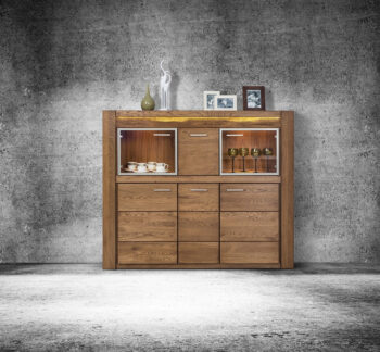 Konferenčný stolík V-41 patrí do modernej sektorovej rady VELET. Nábytok je vyrobený z vysoko kvalitných materiálov: korpus je z prírodnej dyhy, predné časti sú z masívneho dreva. Elegantné farebné prevedenie dub rustikálny. Rozmer š/v/h 120 x 48 x 70 cm. Dodávame v demonte.V sektore VELET sa nachádza 15 rôznych elementov, z ktorých je možné zariadiť si originálnu jedáleň či obývačku.