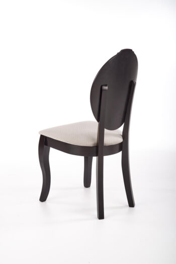 Dokonalým štýlovým doplnkom, ktorý skvele zapadne do Vašej elegantnej kuchyne či jedálne, sa stane jedálenská stolička VELO. Jedinečnosť a originálnosť jej dodáva okrúhle mäkké operadlo. Jemne tvarované nožičky stoličky zabezpečujú jej stabilitu a dodávajú jej šmrnc. Sedacia aj opierková časť sú…