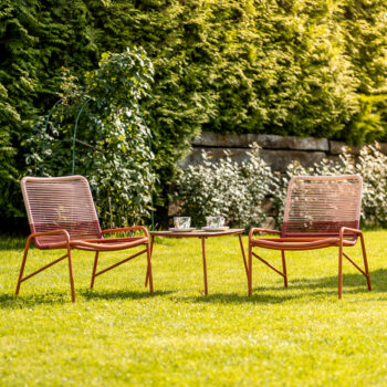 Vychutnávajte si oddych na čerstvom vzduchu so záhradným setom z umelého ratanu VELONET, ktorý Vás bude vďaka svojim rozmerom tešiť nie len na záhrade či terase, ale aj balkóne. Rám setu je vyrobený z kvalitnej ocele a sedacia časť a operadlo sú vypletené plochým umelým ratanom. Jeho farebné…