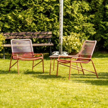 Vychutnávajte si oddych na čerstvom vzduchu so záhradným setom z umelého ratanu VELONET, ktorý Vás bude vďaka svojim rozmerom tešiť nie len na záhrade či terase, ale aj balkóne. Rám setu je vyrobený z kvalitnej ocele a sedacia časť a operadlo sú vypletené plochým umelým ratanom. Jeho farebné…