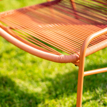 Vychutnávajte si oddych na čerstvom vzduchu so záhradným setom z umelého ratanu VELONET, ktorý Vás bude vďaka svojim rozmerom tešiť nie len na záhrade či terase, ale aj balkóne. Rám setu je vyrobený z kvalitnej ocele a sedacia časť a operadlo sú vypletené plochým umelým ratanom. Jeho farebné…