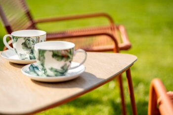 Vychutnávajte si oddych na čerstvom vzduchu so záhradným setom z umelého ratanu VELONET, ktorý Vás bude vďaka svojim rozmerom tešiť nie len na záhrade či terase, ale aj balkóne. Rám setu je vyrobený z kvalitnej ocele a sedacia časť a operadlo sú vypletené plochým umelým ratanom. Jeho farebné…