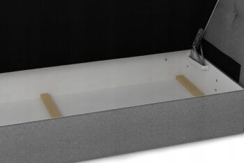 Štýlová manželská posteľ VENIDA je v modernom a elegantnom prevedení. Patrí medzi postele typu BOXSPRING. Výrazným dizajnovým prvkom je jej čelo, ktoré tiež ochráni vašu stenu pred oderom.Posteľ je čalúnená látkou ITAKA 14, modrá.  Súčasťou postele je kvalitný bonellový matrac. Pre väčší komfort si môžete dokúpiť praktický vrchný krycí matrac TOPPER (viď. doporučené produkty).Disponuje veľkým úložným priestorom, ktorý je vhodný na uloženie perín, obliečok a podobne.Rozmery (š,v,h): 145 x 102 x 208 cm. Výška čela postele: 102 cm. Výška spacej plochy: 47 cm. Výška nožičiek: 2 cm. Spacia plocha: 140 x 200 cm.V našej ponuke nájdete aj ďalšie prevedenia a rozmery manželských postelí VENIDA.Dodávame v demontovanom stave.