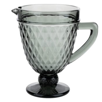 Džbán na vodu Veritas s objemom 1150 ml je elegantným a praktickým doplnkom do každej domácnosti. Tento moderný džbán, vyrobený z kvalitného skla, sa stane neoddeliteľnou súčasťou vášho stolovania. Jeho jednoduchý a čistý dizajn v sivej farbe dodáva interiéru sofistikovaný vzhľad.