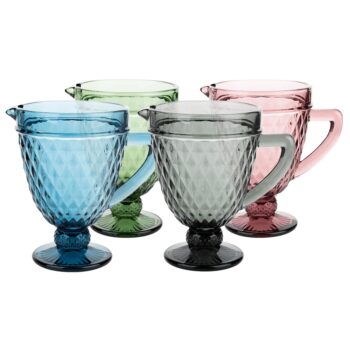 Džbán na vodu Veritas s objemom 1150 ml je elegantným a praktickým doplnkom do každej domácnosti. Tento moderný džbán, vyrobený z kvalitného skla, sa stane neoddeliteľnou súčasťou vášho stolovania. Jeho jednoduchý a čistý dizajn v sivej farbe dodáva interiéru sofistikovaný vzhľad.