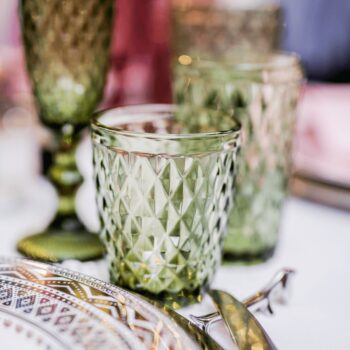 Predstavujeme vám elegantný pohár na vodu Veritas Typ 2, ktorý je súčasťou sady štyroch kusov. Tento moderný pohár s objemom 240 ml je ideálny pre každodenné použitie v domácnosti alebo pri špeciálnych príležitostiach. Vďaka svojmu štýlovému dizajnu a kombinácii farieb sa stane ozdobou vášho…