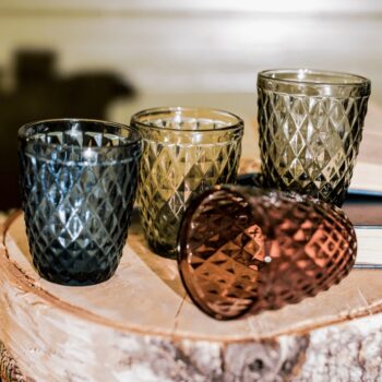 Predstavujeme vám elegantný pohár na vodu Veritas Typ 2, ktorý je súčasťou sady štyroch kusov. Tento moderný pohár s objemom 240 ml je ideálny pre každodenné použitie v domácnosti alebo pri špeciálnych príležitostiach. Vďaka svojmu štýlovému dizajnu a kombinácii farieb sa stane ozdobou vášho…