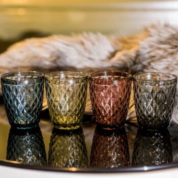 Predstavujeme vám elegantný pohár na vodu Veritas Typ 2, ktorý je súčasťou sady štyroch kusov. Tento moderný pohár s objemom 240 ml je ideálny pre každodenné použitie v domácnosti alebo pri špeciálnych príležitostiach. Vďaka svojmu štýlovému dizajnu a kombinácii farieb sa stane ozdobou vášho…