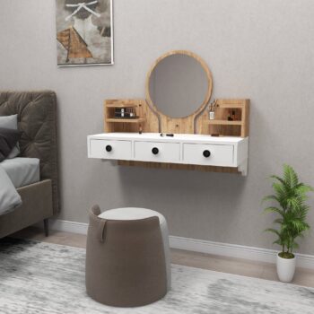 Závesný toaletný stolík VERMONT – Vintage elegancia a praktické riešenie pre vašu spálňuToaletný stolík VERMONT prináša kúzlo vintage a retro štýlu do vášho interiéru. Tento závesný stolík ponúka praktické vybavenie v podobe troch zásuviek, regálku a zrkadla, čo z neho robí perfektnú voľbu pre každodennú starostlivosť. Jeho elegantný dizajn a úsporný závesný systém šetrí miesto a zároveň dodáva spálni jedinečný štýl.Hlavné vlastnosti produktu:Typ tovaru: Závesný toaletný stolíkVhodné do miestnosti: SpálňaMateriál: Melamín, VT laminátRozmery: 75 x 90 x 35 cmFarba: borovica Atlantic / bielaVybavenie: 3 zásuvky, regál a zrkadloŠtýl: Vintage a retroTvar: ObdĺžnikovýPočet osôb: Pre jednéhoHrúbka materiálu: 18 mmDodatočné informácie: Dodávame v demonteZávesný toaletný stolík VERMONT je ideálnou voľbou pre tých, ktorí hľadajú funkčný a štýlový nábytok do svojej spálne. Jeho vintage vzhľad a praktické usporiadanie z neho robí skvelý doplnok pre organizáciu vašich potrieb. Zaobstarajte si stolík VERMONT a vytvorte si krásny a funkčný kútik pre každodennú starostlivosť!