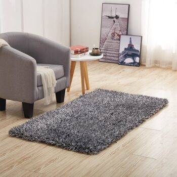 Koberec VILAN 80x150 cm si omotá každého, kto s ním príde do kontaktu. Neposedné strapaté vlasy koberca sa vám omotajú okolo nôh ako jemný vánok vetra. Je vyrobený zo 100% polyesteru čiernej a krémovej farby, preto je jemný a príjemný na dotyk. Kombinácia týchto farieb vytvára nádherný kontrast,…