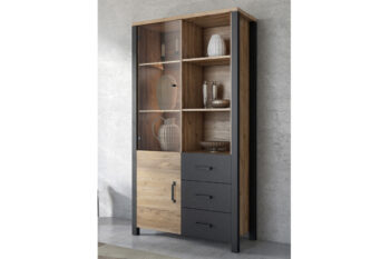 Obývací sektor VITTO to je kombinácia geometrických tvarov, zaujímavých detailov a farieb, ktoré Vám zabezpečia jedinečnú atmosféru industriálneho štýlu. Stavte na rozmanitú kolekciu nábytku a vytvorte si jedinečný interiér.Súčasťou sektoru VITTO je kombinovaná vysoká vitrína 13. Vitrína má vrchnú časť presklennú, čo môžete využiť na uloženie pohárov a iných spomienkových predmetov. Pravá časť je doplnená o úložné police, čo Vám istotne poslúži na uloženie zbierky kníh. Dolná časť má otváravé dvierka s policou a tri zásuvné šuplíky. Vitrína je vyrobená z veľmi kvalitného LTD materiálu.Vitrínu ponúkame v zaujímavom farebnom prevedení smrek appenzeller/čierny mat. Má elegantné úchytky čiernej farby.K vitríne doporučujeme dokúpiť osvetlenie, viď doporučenia.Rozmery:- šírka: 101 cm,- výška: 191 cm,- hĺbka: 43 cm.Dodávame v demonte, pričom montáž je veľmi jednoduchá.