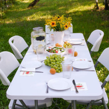 Cateringový skladací stôl VIVAS 244x75 cm je ako stvorený pre záhradné pikniky a odštartovanie grilovacej sezóny. S radosťou Vám spríjemní chvíle s rodinou a priateľmi počas horúcich letných dní a večerov. Jeho rozmery sú (ŠxHxV): 244x75x74 cm. Pracovná doska je vyrobená z kvalitného…