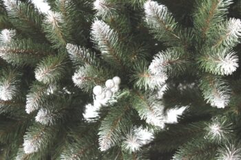 Vianočný stromček s jarabinou v striebornej farbe 180 cm