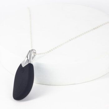 Vibračný náhrdelník Liberty Leaf Black​