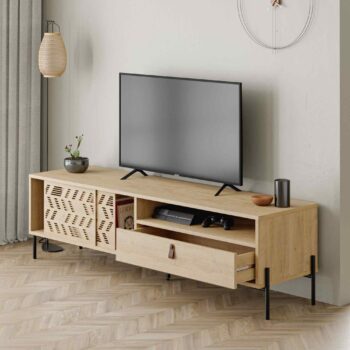 TV stolík GALA: Retro dotyk do vašej obývačky Názov produktu: GALA Typ tovaru: TV stolík ideálny pre vašu obývaciu izbu. Tento kúsok nepochybne zaujme svojim vintage a retro štýlom, ktorý vdýchne vášmu interiéru jedinečný charakter. Materiál: Skvele kombinuje melamín, VT laminát a ďalšie kvalitné materiály s kovom a MDF, čo mu dodáva pevnosť a dlhú životnosť. Rozmery: 48.6 x 170 x 45 cm, čo zaručuje dostatok miesta pre vašu televíziu aj ďalšie multimediálne zariadenia. Farba: Elegantný odtieň duba, ktorý ľahko zapadne do väčšiny interiérov. Vybavenie : Praktická regálka na uloženie vašich obľúbených kníh či dekorácií a jedna zásuvka na skladovanie ovládačov, DVD alebo iných drobností. Dizajnové detaily: Stolík vyniká nielen svojim obdĺžnikovým a rovným tvarom, ale aj hrúbkou materiálu 18mm. Ako zvláštny bonus prináša laserom vypaľované vzory, ktoré z neho robia skutočný dizajnový klenot.  Obdĺžnikový, rovný Hrúbka materiálu: 18mm  Zvoľte GALA a doprajte svojej obývačke kúsok retro kúzla! >