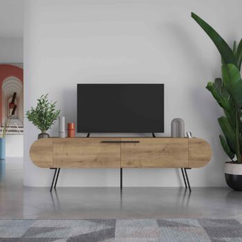 TV stolík ISBEIL Dajte svojej obývačke dotyk vintage a retro štýlu s exkluzívnym TV stolom ISBEIL vo farbe orech Hit.  Typ tovaru: TV stolík Vhodné do: obývacia izba Materiál:< /strong> melamín, VT laminát a pod. a kov Rozmer: 57.5 x 195 x 37.4 cm Farba: orech Hit < strong>Vybavenie: výklopné priehradky Štýl: vintage a retro Tvar: obdĺžnikový, rovný Hrúbka materiálu: 18mm  Oživte svoj interiér s charakterom a históriou, ktorú prináša stolík ISBEIL v nádhernom odtieni orech Hit.