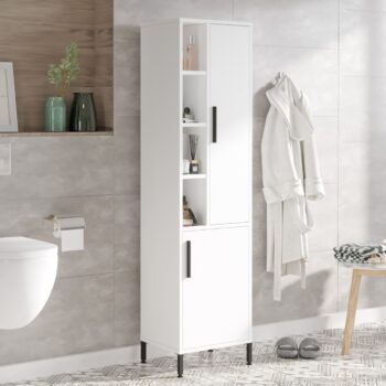 VILLY 2 - Elegancia a funkčnosť pre vašu kúpeľňuPredstavujeme VILLY 2 - vysokú policovú skriňu, navrhnutú špeciálne pre modernú kúpeľňu. Vytvorená z kombinácie kvalitného LTD a pevného kovu, táto skriňa v čistom bielej farbe pridá vášmu priestoru vzdušnosť a sviežosť.Typ tovaru: Policová skriňaRozmery: 173.6 x 45.4 x 35.5 cmMateriál: LTD a kovFarba: BielaVybavenie: 4-5 policVzhľad: VysokáPočet dverí: 2 dverovéHrúbka materiálu: 18 mmSkriňa VILLY 2 ponúka nielen esteticky príjemný vzhľad, ale aj praktické riešenie pre uskladnenie všetkých vašich potrieb v kúpeľni. Dvojdverový dizajn umožňuje jednoduchý prístup k obsahu, zatiaľ čo optimalizované poličky zabezpečujú, že všetko bude mať svoje miesto. Oceňte kvalitu a štýl s VILLY 2!Produkt dodávame v demonte.
