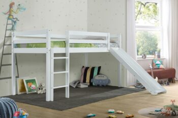 Moderná poschodová posteľ so šmykľavkou SLIDE ponúka pohodlnú spaciu plochu na vyvýšenom lôžku. Okrem pohodlného a zdravého spánku môže posteľ splniť aj herný účel. Detská posteľ so šmykľavkou pôsobí ako zábavný komplex, ušetrí miesto a vneste do detskej izby alebo hosťovskej izby zábavný nádych. Priestor pod posteľou je ideálny na uloženie hračiek, boxov, či ako zábavný úkryt pre detské hry plné fantázie a predstavivosti.Vlastnosti:Čisto biely lakovaný povrchPosteľ je vyrobená z masívneho dreva najvyššej kvalityEkologické kaučukové drevo z udržateľného zdrojaPoužitá vysokokvalitná, netoxická, bezpečná farbaRošt z kvalitného drevaÚložný voľný priestor pod posteľou: ďalší skvelý spôsob, ako ušetriť miesto Celkové rozmery:š 97,7 / h 210,2 / v 113 cmMatrac nie je súčasťou, je potrebné ho dokúpiť. Šmykľavka zaberie 98 cm priestor. Priestor pod posteľou má výšku 75 cm.Vychutnajte si pohodlie, štýl a funkčnosť v jednom, s našou poschodovou posteľou SLIDE.Dodávame v demonte.