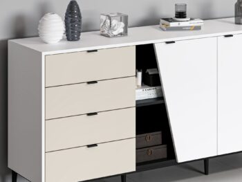 Komoda WOLF – Elegantné úložné riešenie pre vašu obývaciu izbuKomoda WOLF je štýlový a praktický kus nábytku, ktorý vynikne v každej modernej obývacej izbe. Jej široká konštrukcia a kombinácia farieb biela, čierna a pieskovec dodávajú priestoru jedinečný charakter. Vďaka štyrom zásuvkám a dvom plným dvierkam ponúka dostatok úložného priestoru na organizáciu vašich vecí.Hlavné vlastnosti produktu:Typ tovaru: Komoda, skrinkaVhodné do miestnosti: Obývacia izbaMateriál: Melamín, VT laminátRozmery: 90 x 180 x 45 cmFarba: Biela + čierna + pieskovecVybavenie: 4 zásuvky a dvierka plnéPočet dvierok: 2Vzhľad: Široká konštrukciaHrúbka materiálu: 18 mmDodatočné informácie: Dodávame v demonteKomoda WOLF je vyrobená z kvalitných materiálov, ktoré zaisťujú jej odolnosť a dlhú životnosť. Jej elegantný dizajn sa skvele hodí do moderného interiéru, zatiaľ čo praktické usporiadanie zásuviek a úložného priestoru uľahčuje organizáciu. Zaobstarajte si komodu WOLF a získajte štýlový a funkčný doplnok do svojej obývačky!