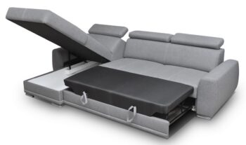 Štýlová rohová sedacia súprava WOMEN MINI poteší milovníkov elegancie a moderného dizajnu. Zaujme nie len svojim vzhľadom, ale tiež praktickými funkciami vo forme rozkladu a úložného priestoru. Rozklad pomocou automatu uľahčí používanie pri príležitostnom spaní. Komfort pri sedení Vám zaručí vlnovcová pružina spolu s vysokoelastickou PUR penou v sedáku a tiež polohovacie záhlavníky. Sedačka stojí na moderných kovových nožičkách.Orientácia rohu: ľavéFarebné prevedenie: smaragdovo zelená látka Element 20Rozmery: (š/v/h) 272 x 80 x 173 cmSpacia plocha: 225 x 130 cmDodávame v rozloženom stave. 