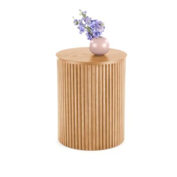 V jednoduchosti je krása, o tom svedčí okrúhly konferenčný stolík WOODY S. Dizajn stolíka je založený na okrúhlej vrchnej doske s priemerom 40 cm a zaujímavej podnoži. Materiál použitý na jeho výrobu je MDF s prírodnou dyhou v kombinácii s masívnym drevom, v prírodnom farebnom prevedení. Jeho…