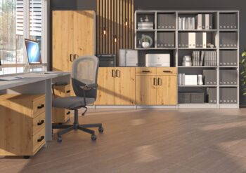 Regál WORK je spoločne s ďalšími prvkami kancelárskeho sektoru WORK základom vybavenia Vašej pracovne. Diskrétne a pritom moderné farby dodajú kancelárii nádych elegancie a profesionality. Nábytok je veľmi variabilný, môžete si ho vyskladať a skombinovať podľa svojich vlastných predstáv a potrieb.Regál je vyrobený z kvalitnej LTD dosky, ktorá je nenáročná na údržbu. Rozmery (š/v/h): 158 x  118 x 44 cm.Dodávame v demonte. 