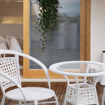 So záhradným setom z umelého ratanu JENAR 1+2 si užijete horúce letné dni v kruhu rodiny alebo priateľov. Trojdielny set pozostáva z okrúhleho stola a dvoch kresiel. Rozmery stola sú (ŠxV): 63x60 cm a rozmery kresla sú (ŠxHxV): 65x62x77 cm. Hĺbka sedu kresla má 45,5 cm, výška sedu kresla má 41…