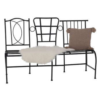 Predstavujeme vám záhradnú lavičku Zervia v elegantnej čiernej farbe, ktorá je ideálnym doplnkom pre vašu záhradu. Táto moderná lavička od značky KONDELA kombinuje štýlový dizajn s praktickosťou a pohodlím. Je vyrobená z kvalitného kovu, čo zaručuje jej dlhú…