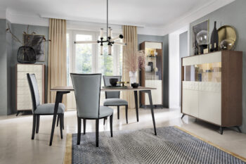 Modernú jedáleň ZOOM si môžete zakúpiť ako zostavu, ktorú tvorí (ŠxHxV): vitrína (58x43x200), vitrína (112,4x43x140 cm), komoda (58x43x125 cm), rozkladací jedálenský stôl (150/209x90x76 cm) a tri stoličky (50x55x98 cm). Kolekcia Zoom je ako stvorená na zariadenie moderných obývačiek či jedální.…