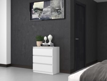 Komoda WALMA M3 v modernom dizajne je vhodná do každého interiéru, pretože v sebe spája jednoduchosť a eleganciu. Určite oceníte aj tri praktické zásuvky, kde si môžete uložiť dokumenty, oblečenie alebo iné potrebné veci. Komoda je vyrobená z kvalitnej LTD dosky, ktorá je nenáročná na údržbu a odolná voči poškriabaniu. Hrany sú chránené ABS páskou. Komoda má bezúchytový systém otvárania, takže Vám v priestore nebudú zavadziať žiadne úchyty a zároveň to posilní jej moderný dizajn.Rozmery (ŠxVxH) : 70 x 75 x 40 cmFarebné prevedenie : bielaDodávame v demonte.